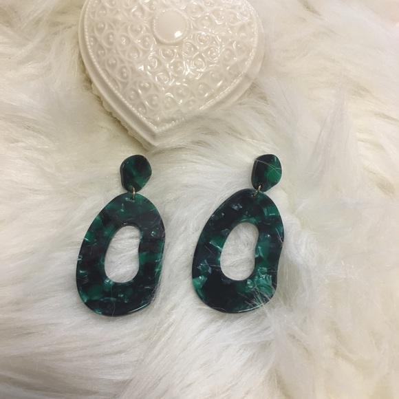 Emerald Green boho acrylic earrings - Picture 3 of 6